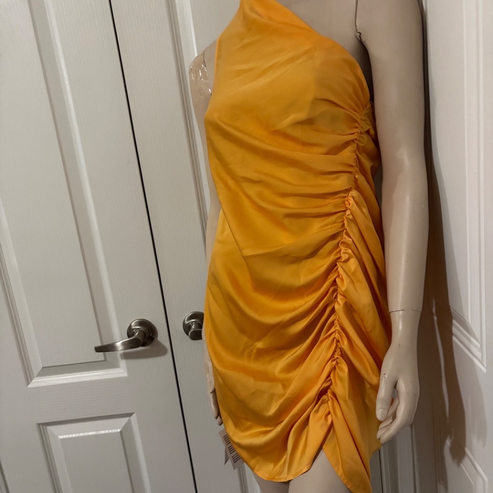 Dress - Picture 3 of 5